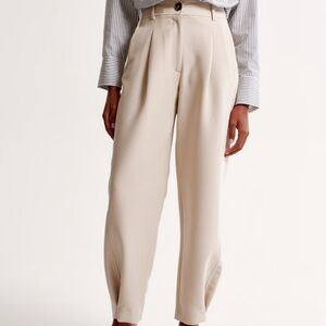 Abercrombie and Fitch High Rise Tapered Pants. Size 6s. NWT.